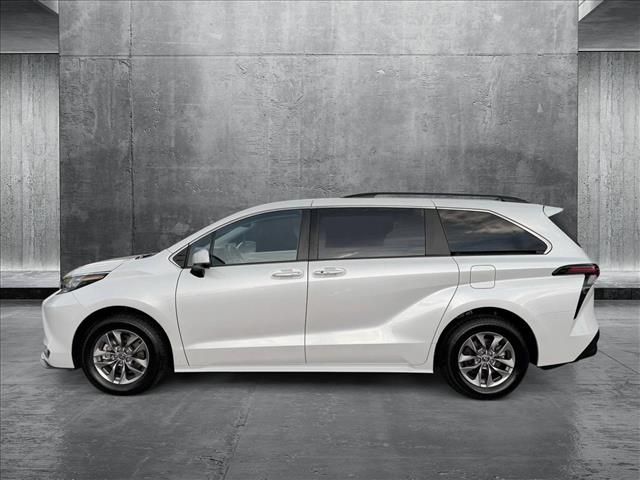 2023 Toyota Sienna XLE