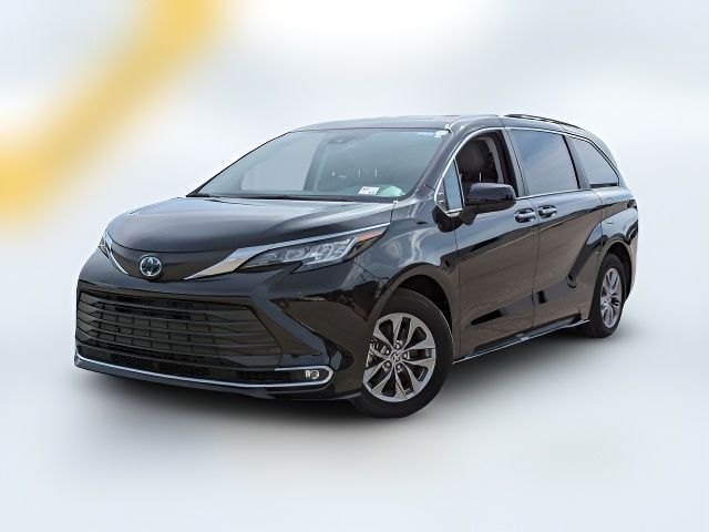 2023 Toyota Sienna XLE