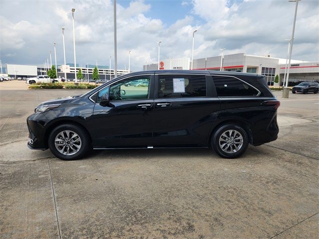 2023 Toyota Sienna XLE