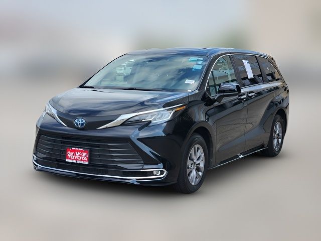 2023 Toyota Sienna XLE