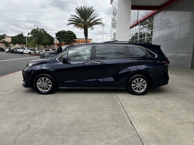 2023 Toyota Sienna XLE