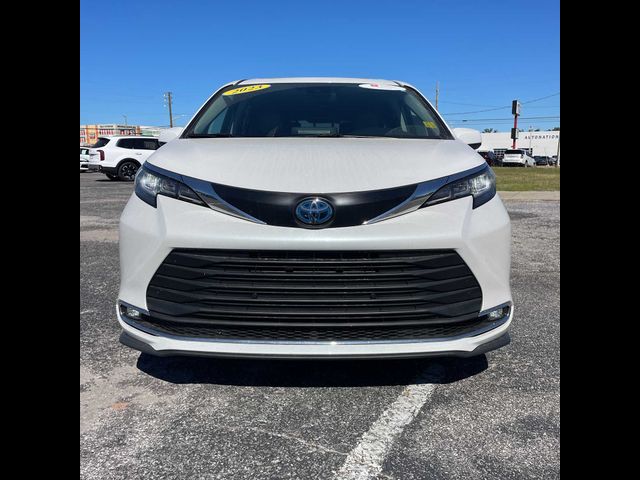 2023 Toyota Sienna XLE