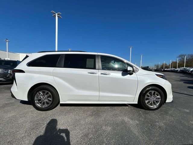 2023 Toyota Sienna XLE