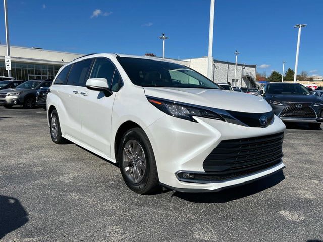 2023 Toyota Sienna XLE