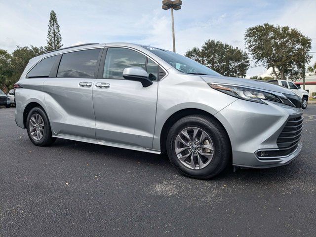 2023 Toyota Sienna XLE