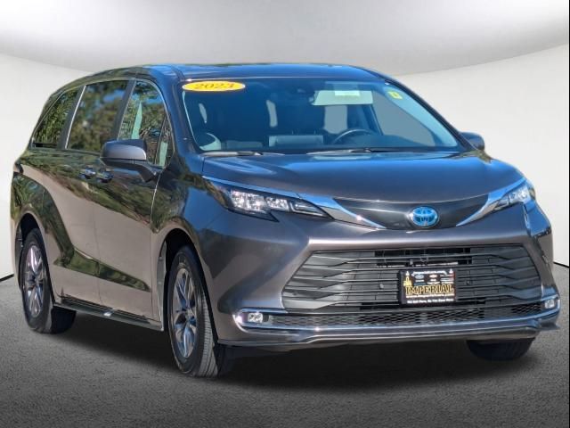 2023 Toyota Sienna XLE