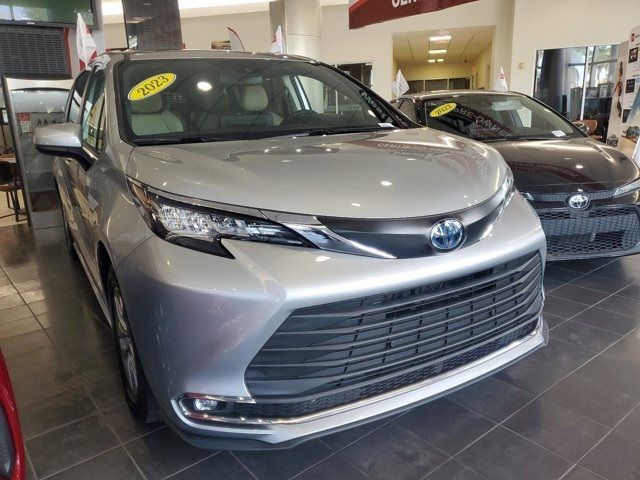 2023 Toyota Sienna XLE