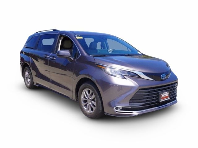 2023 Toyota Sienna XLE