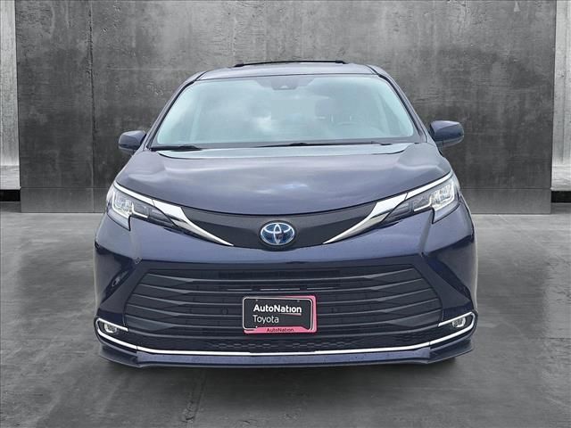 2023 Toyota Sienna XLE