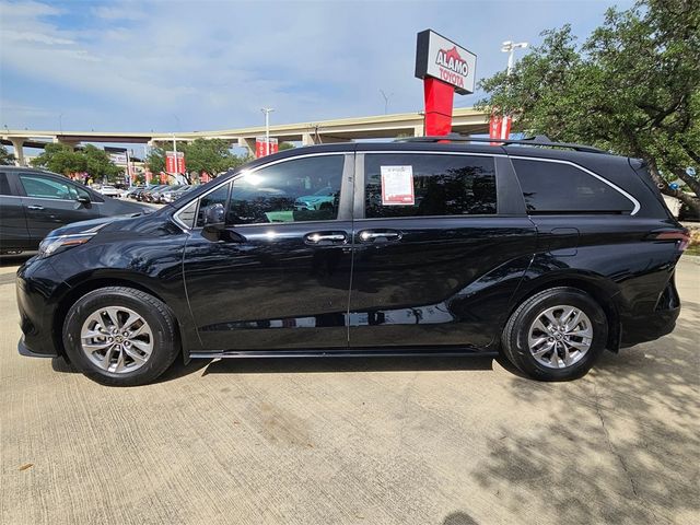 2023 Toyota Sienna XLE