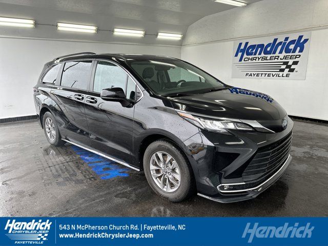 2023 Toyota Sienna XLE