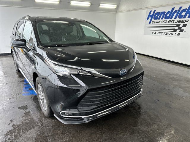 2023 Toyota Sienna XLE