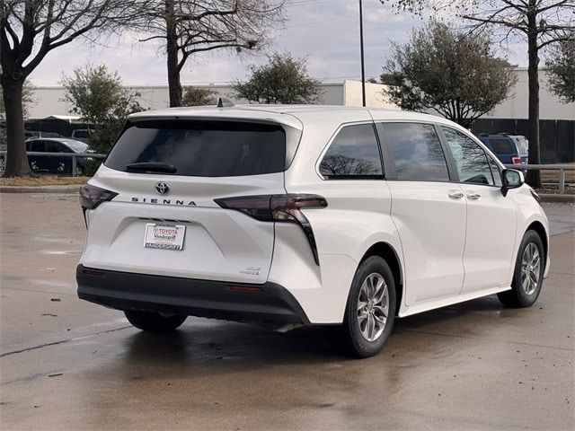 2023 Toyota Sienna XLE