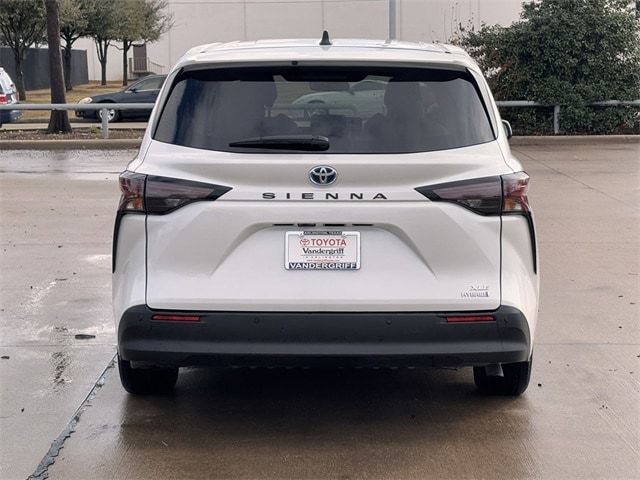 2023 Toyota Sienna XLE