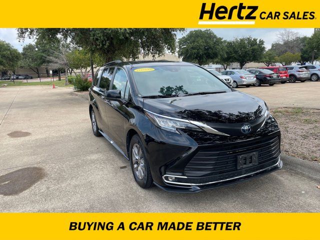 2023 Toyota Sienna XLE