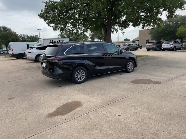 2023 Toyota Sienna XLE