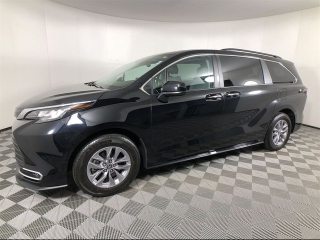 2023 Toyota Sienna XLE