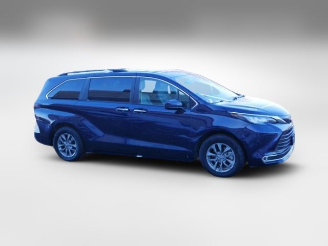 2023 Toyota Sienna XLE