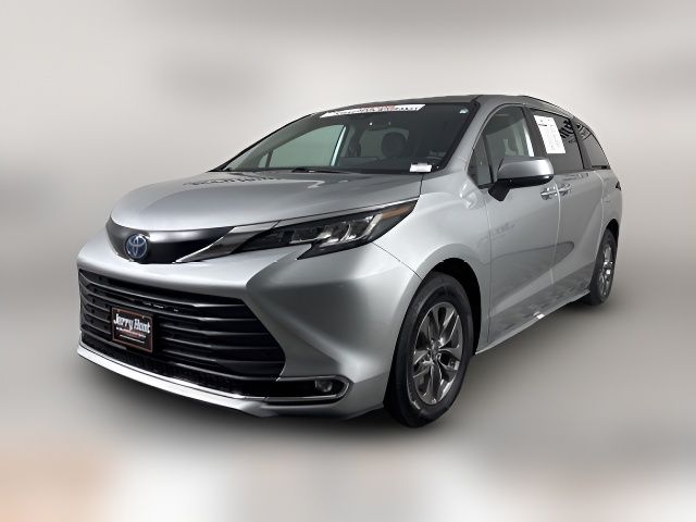 2023 Toyota Sienna XLE