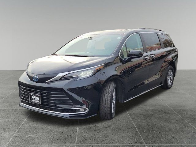 2023 Toyota Sienna XLE