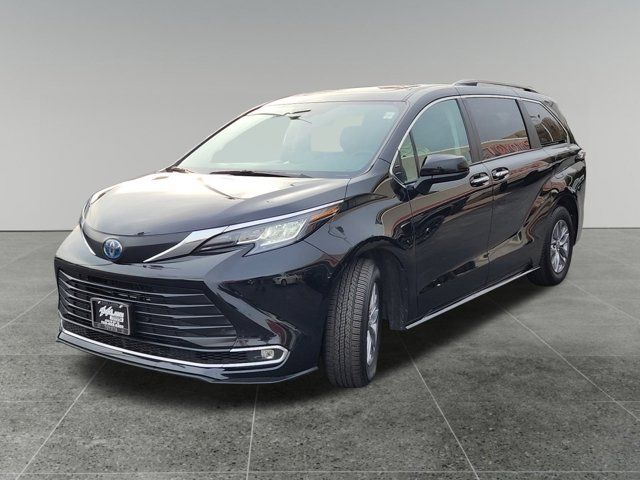 2023 Toyota Sienna XLE