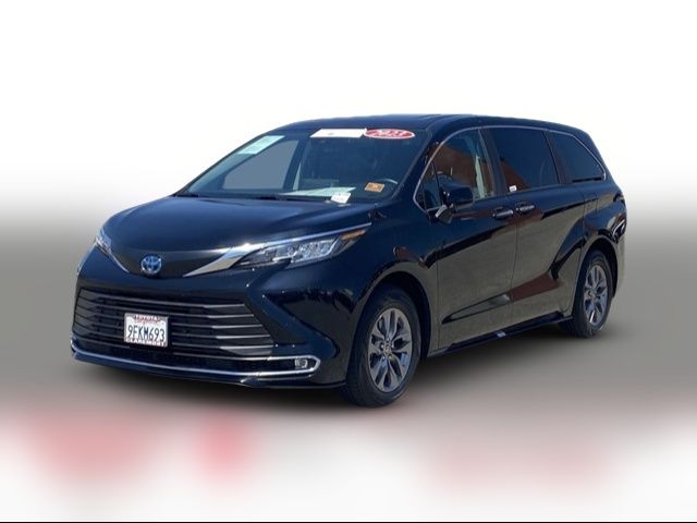 2023 Toyota Sienna XLE