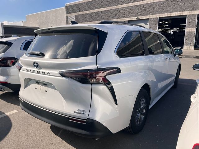 2023 Toyota Sienna XLE