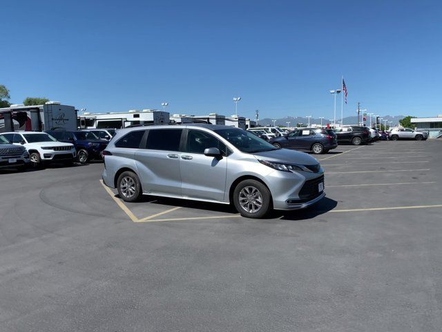 2023 Toyota Sienna XLE