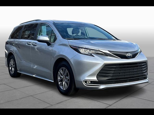 2023 Toyota Sienna XLE