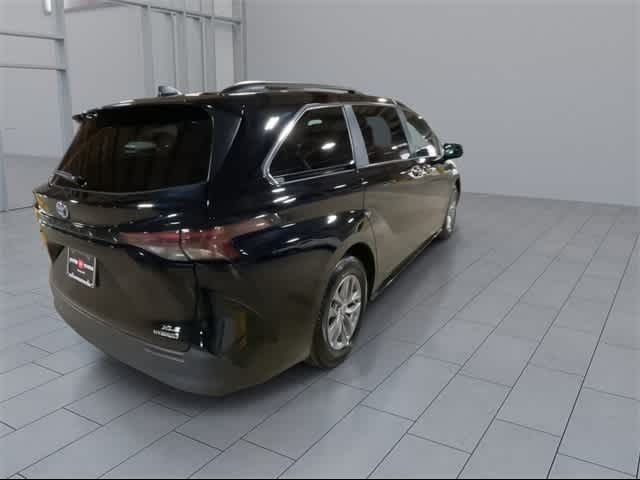 2023 Toyota Sienna XLE