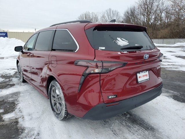 2023 Toyota Sienna XLE