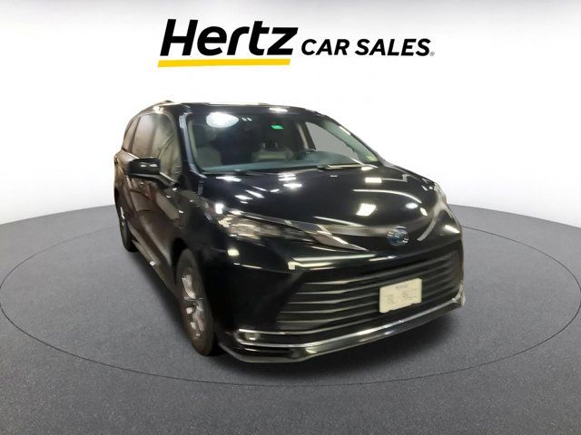 2023 Toyota Sienna XLE