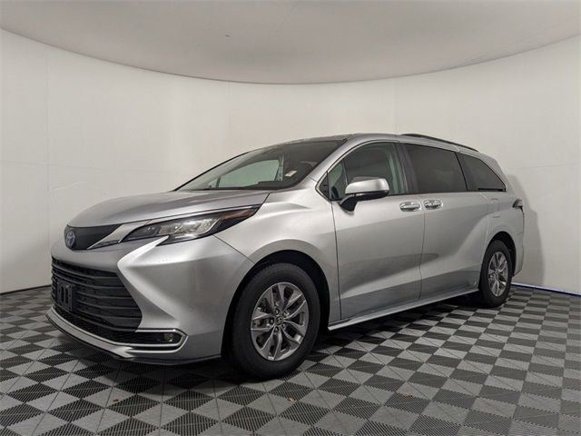 2023 Toyota Sienna XLE