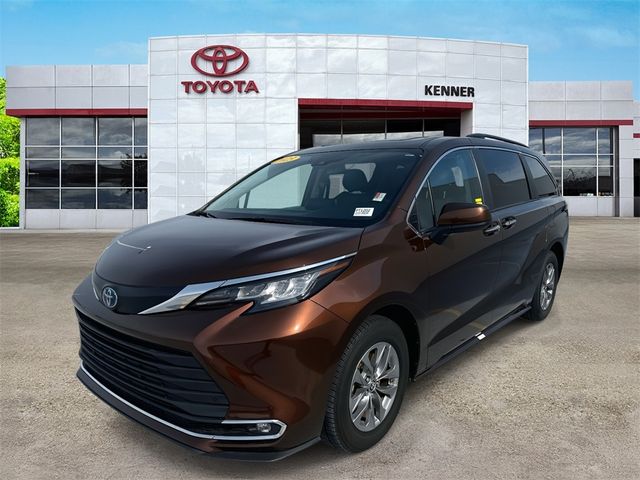 2023 Toyota Sienna XLE