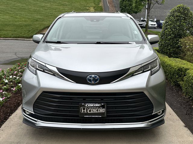 2023 Toyota Sienna XLE