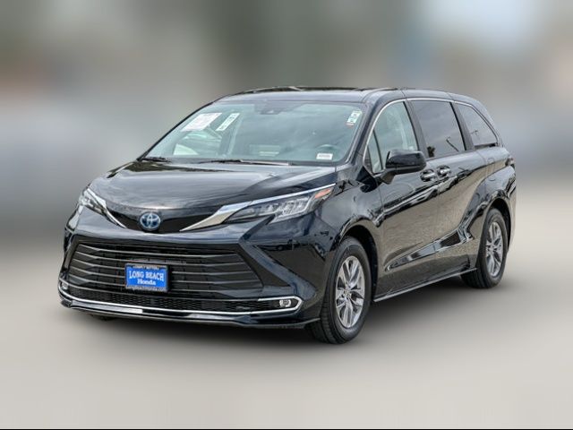 2023 Toyota Sienna XLE
