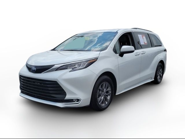 2023 Toyota Sienna XLE