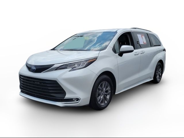 2023 Toyota Sienna XLE