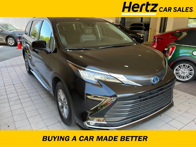 2023 Toyota Sienna XLE