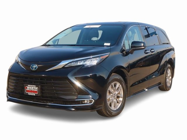 2023 Toyota Sienna XLE