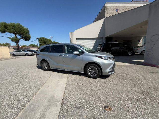 2023 Toyota Sienna XLE