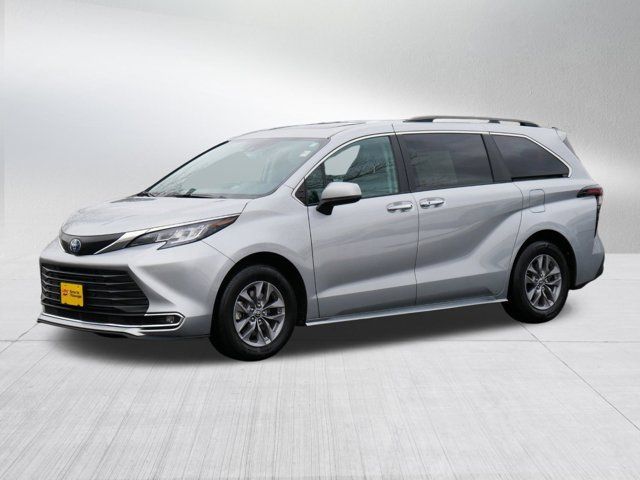 2023 Toyota Sienna XLE