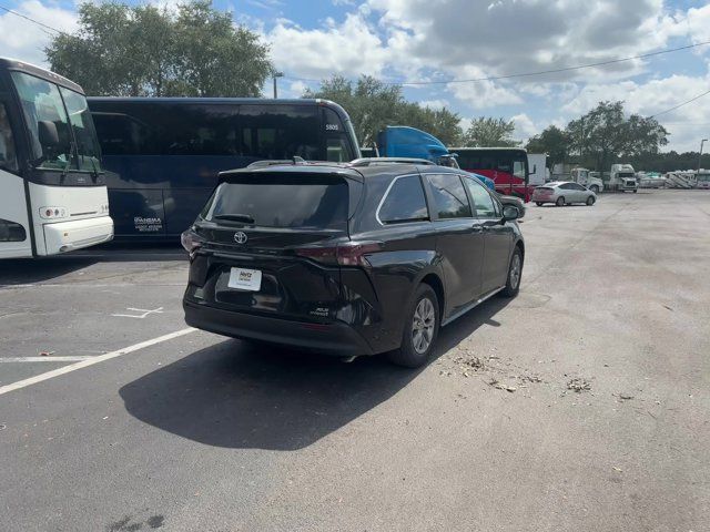 2023 Toyota Sienna XLE