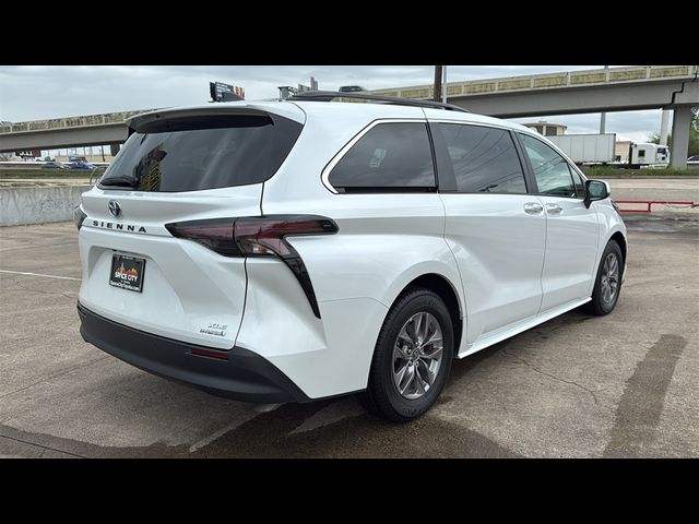 2023 Toyota Sienna XLE