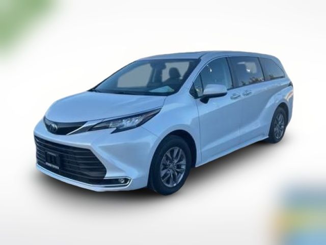 2023 Toyota Sienna XLE