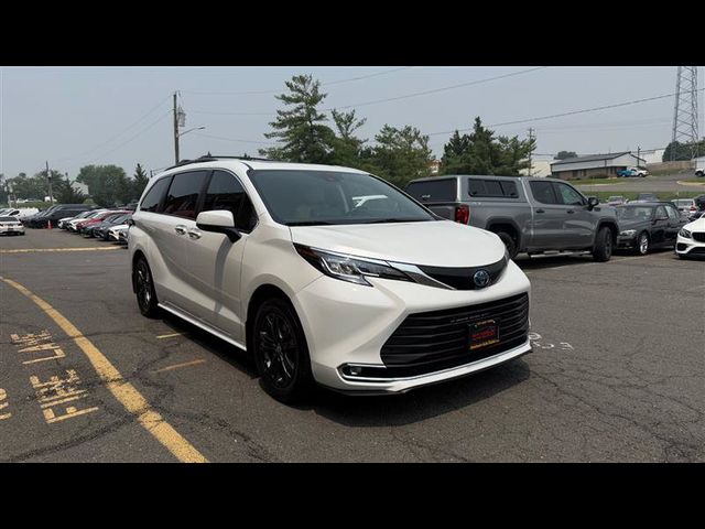 2023 Toyota Sienna XLE