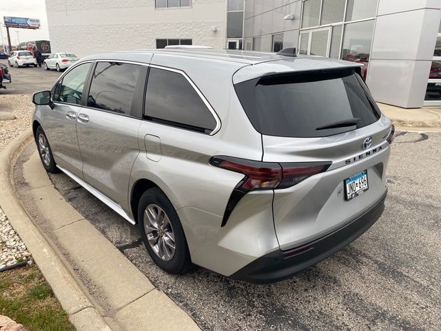 2023 Toyota Sienna XLE