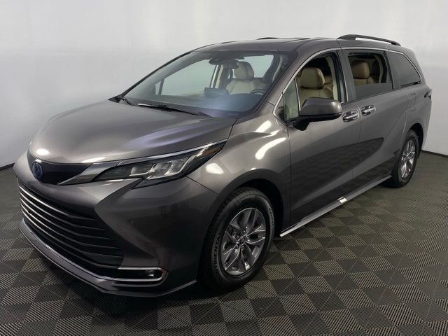 2023 Toyota Sienna XLE