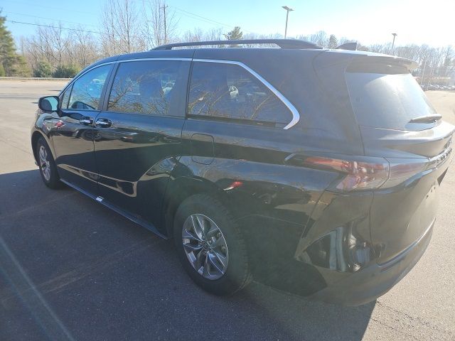 2023 Toyota Sienna XLE