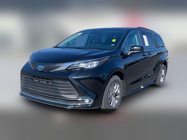 2023 Toyota Sienna XLE